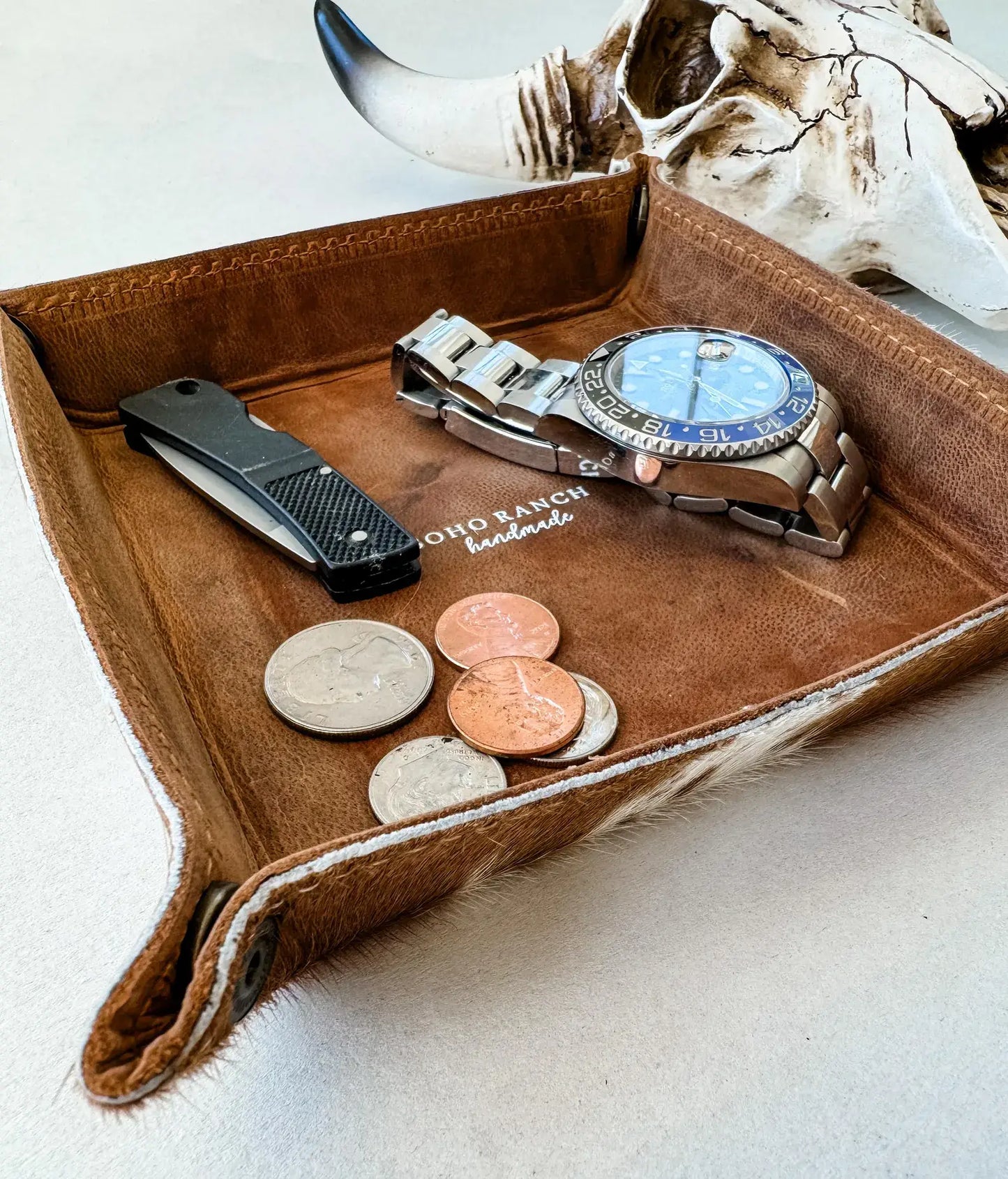 Cowhide leather travel tray, detail view